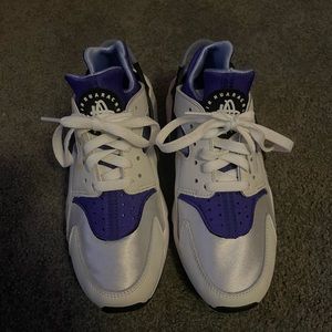 Never worn Nike huaraches